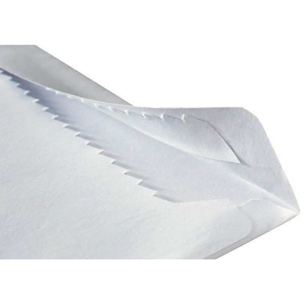Boite de 500 enveloppes blanches 110x220mm 90g bande siliconnée fenêtre 45x100mm