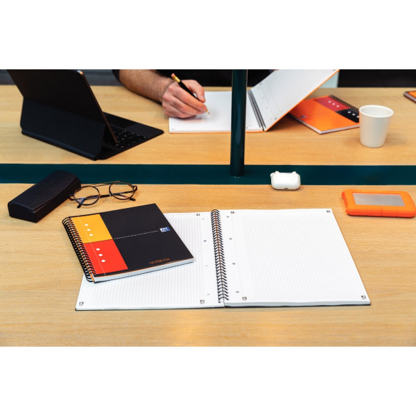 Cahier à reliure intégrale NOTEBOOK format A4+ quadrillé 5x5, 160 pages perforées