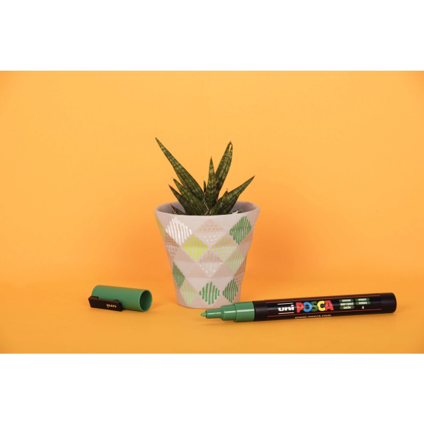 Seau de 26 marqueurs Posca Festif dont 6 offerts