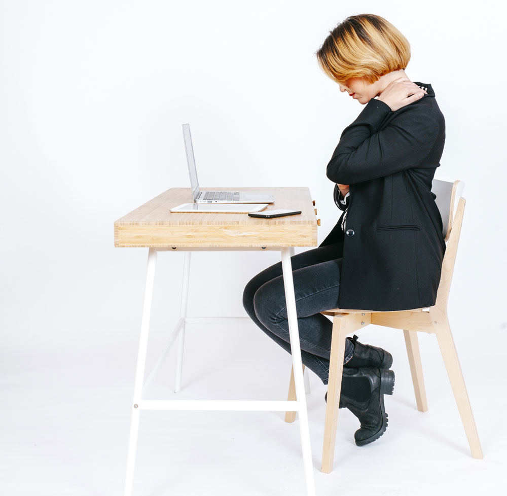 femme douleur au cou