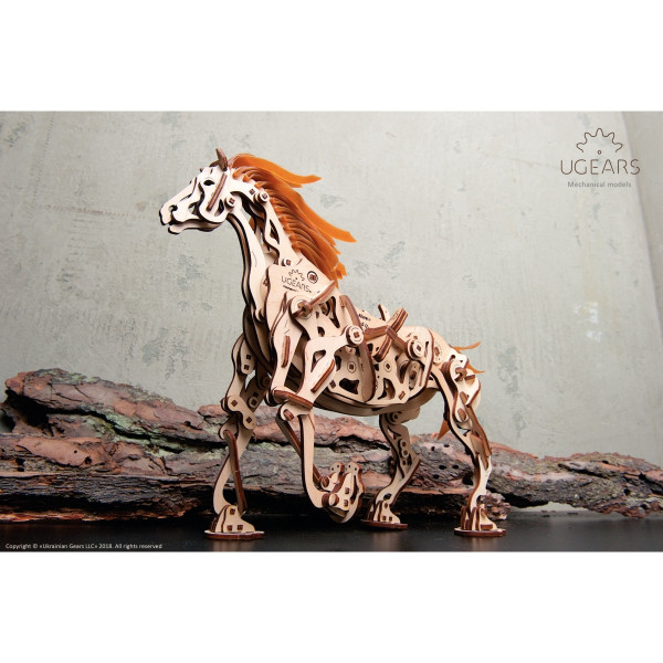 Maquette mécanique en bois, cheval