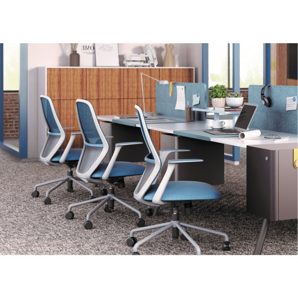 Siège ambiance Ekley structure gris clair/assise et résille bleu